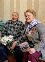 В преддверии 9 мая глава Мокшанского района Алевтина Решетченко посетила участника ВОВ